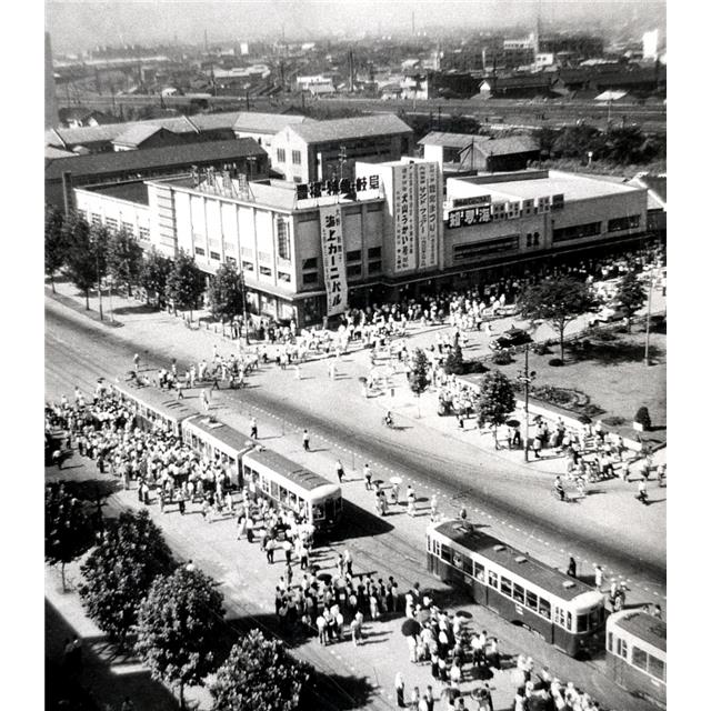 名古屋駅前のラッシュアワー(昭和27年)