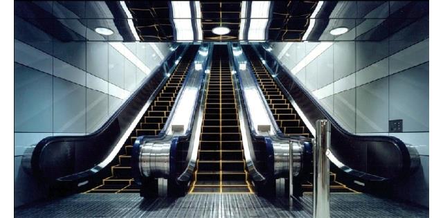 地下鉄金山駅の総合駅連結エスカレーター
