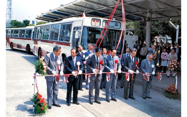 栄バスターミナルで行われた発車式(昭和60年)