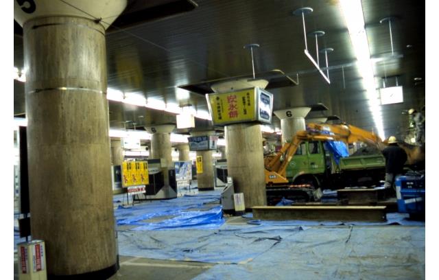 深夜のJR名古屋駅での工事