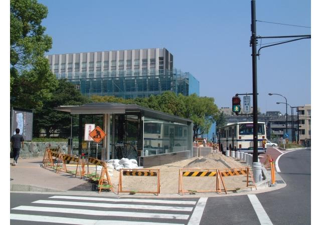 工事中の名古屋大学駅を地上から見た様子