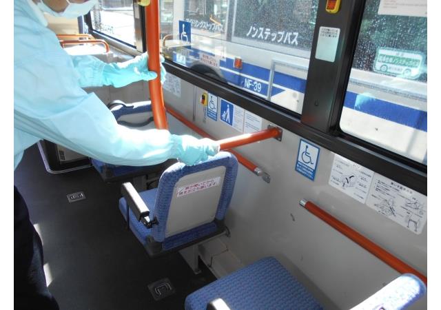 市バスの清掃