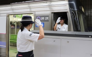 駅巡回・添乗の様子