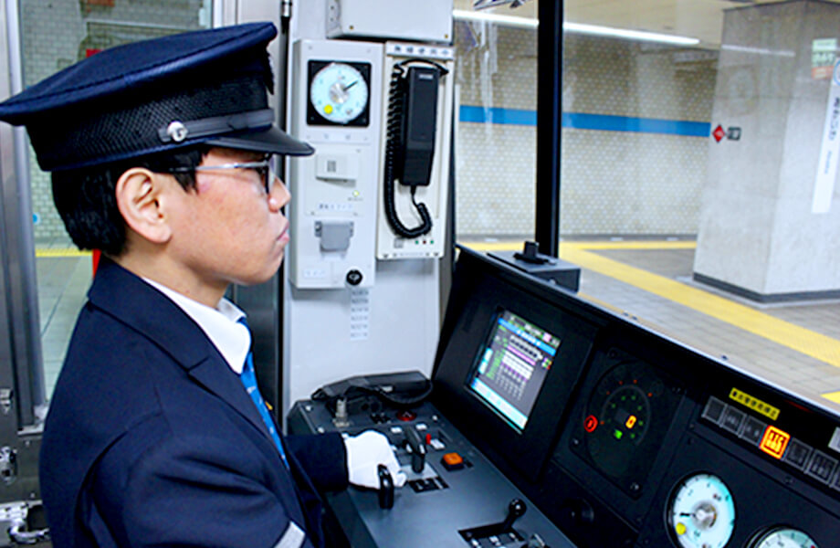 地下鉄運転士の写真