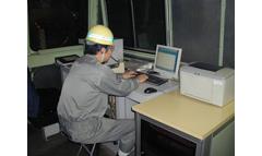 軌道検測車の車内