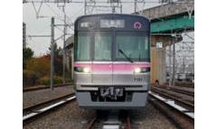 7000形車両正面写真