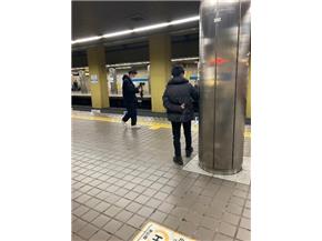 伏見駅ホームでの撮影風景