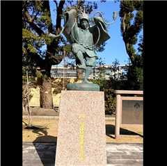 中村公園（初代中村勘三郎生誕記念像）で撮影されたハッチー賞受賞作品